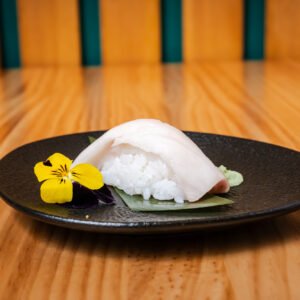 Niguiri pez mantequilla trufado